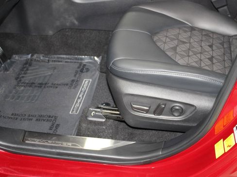 Used 2024 Toyota Highlander XLE image 37