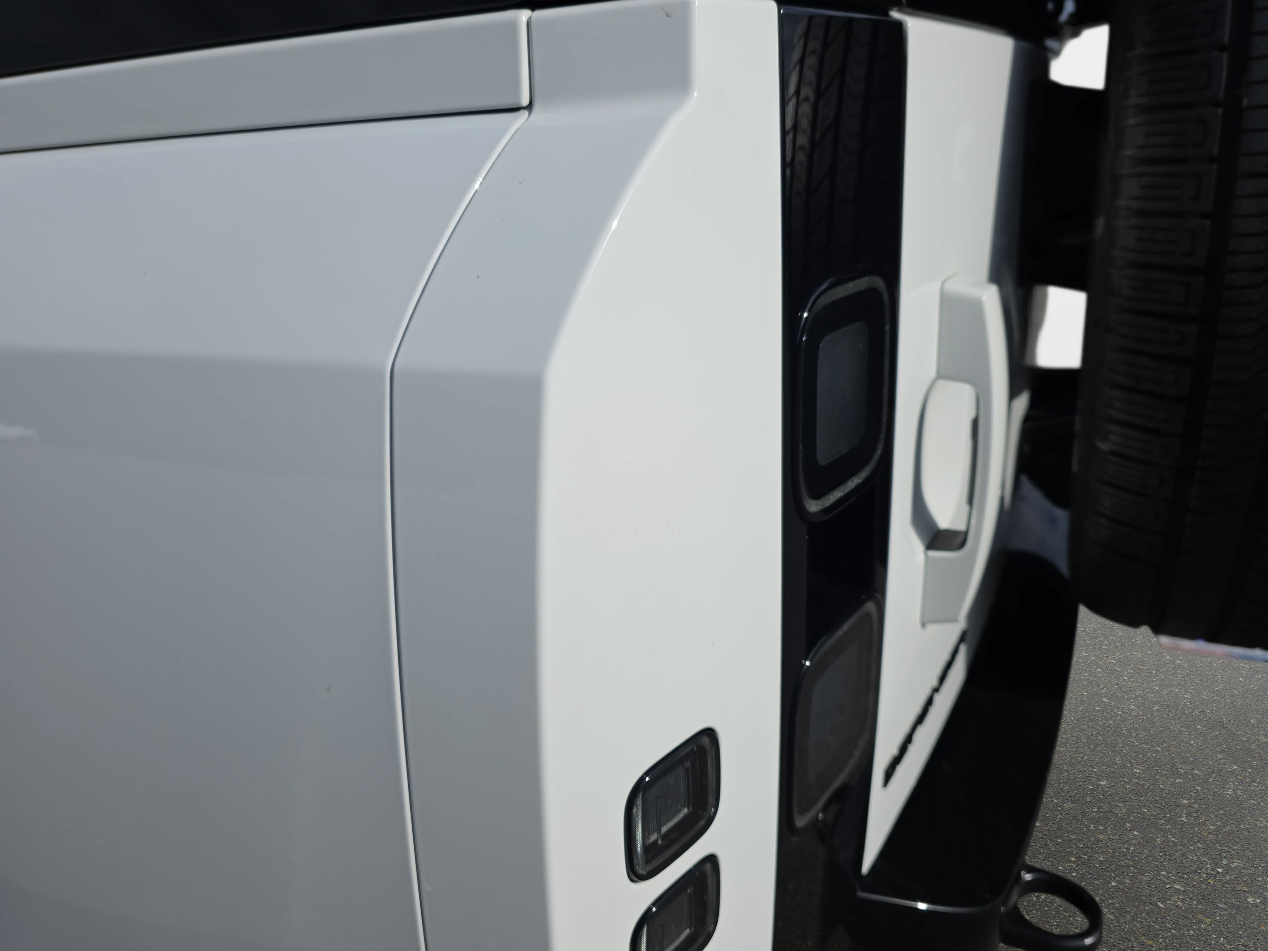 New 2026 Land Rover Defender 130 X-Dynamic SE AWD/4WD image 35