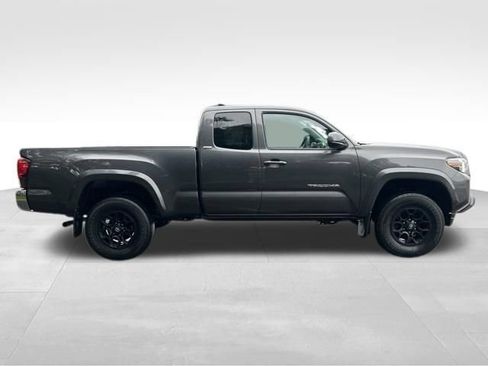 Used 2019 Toyota Tacoma SR5 AWD/4WD image 5