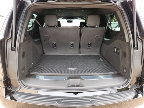 Used 2025 Cadillac Escalade ESV Luxury w/ LPO, Floor Liner Package AWD/4WD image 12