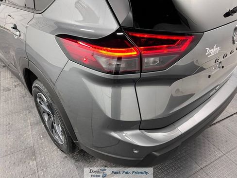 Used 2025 Nissan Rogue SV FWD image 12