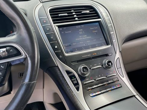 Used 2019 Lincoln Nautilus Reserve FWD image 15