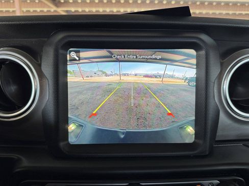 Used 2020 Jeep Gladiator Overland AWD/4WD image 12