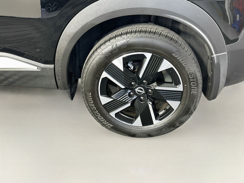 Used 2025 Nissan Kicks SR AWD/4WD image 11