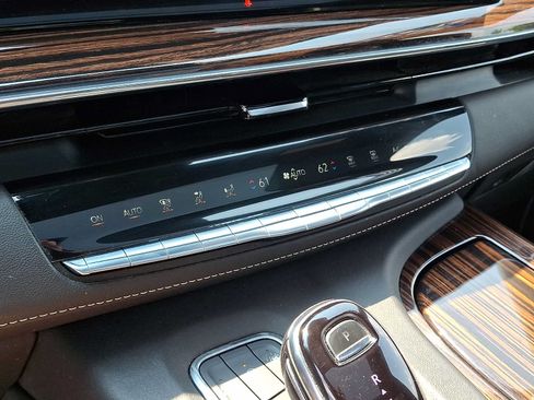 Used 2023 Cadillac Escalade Premium Luxury AWD/4WD image 16