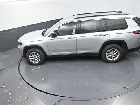 New 2025 Jeep Grand Cherokee L Laredo image 12