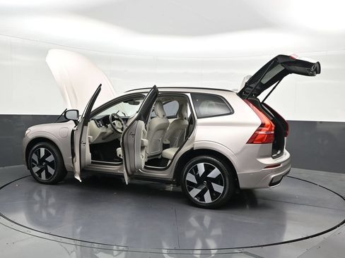 Used 2025 Volvo XC60 T8 Plus w/ Protection Package Premier AWD/4WD image 29