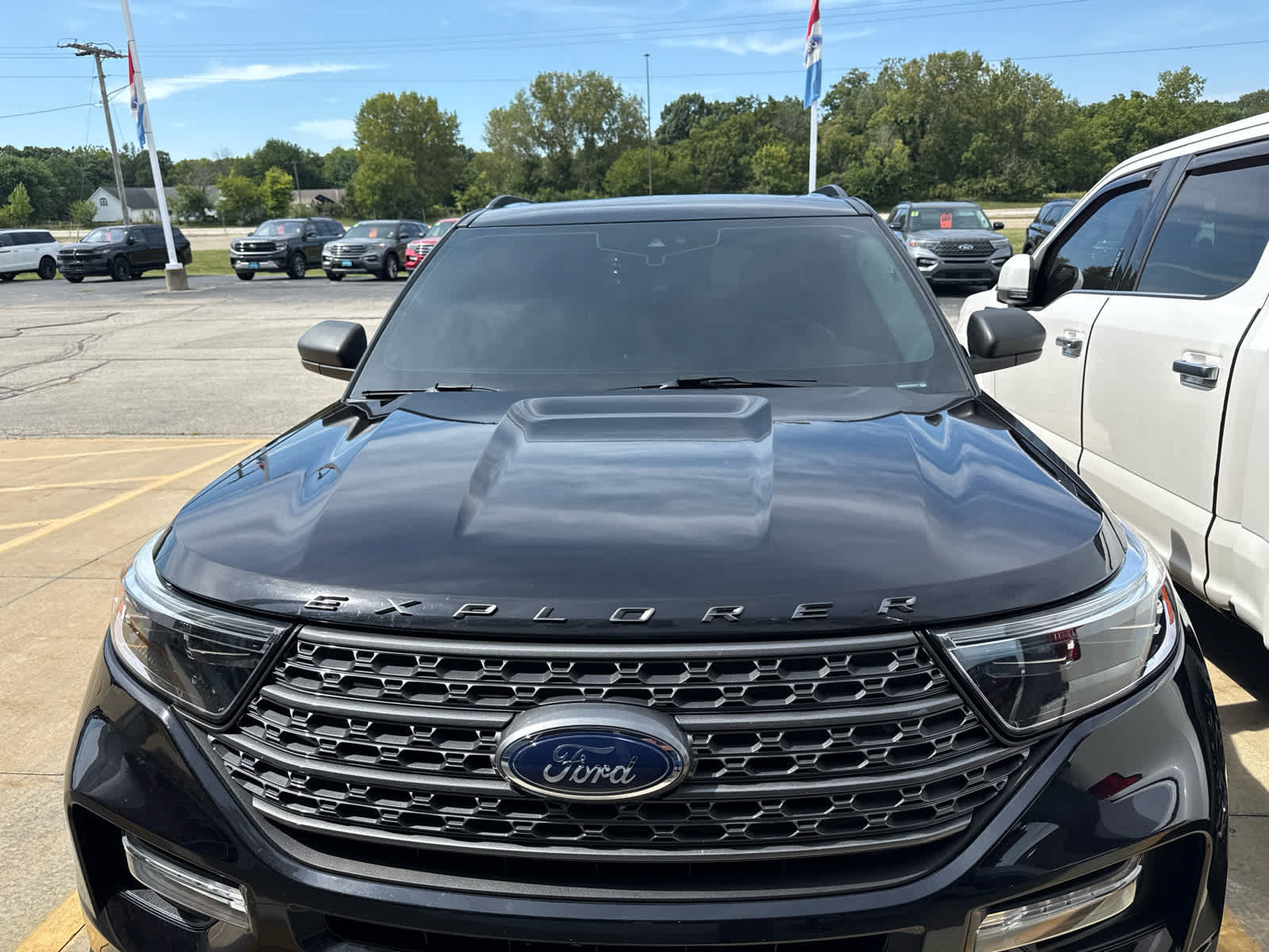 Used 2021 Ford Explorer XLT w/ XLT Sport Appearance Package AWD/4WD image 8