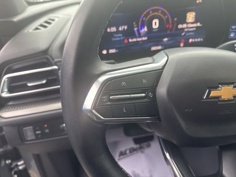 Used 2025 Chevrolet Traverse LT image 30