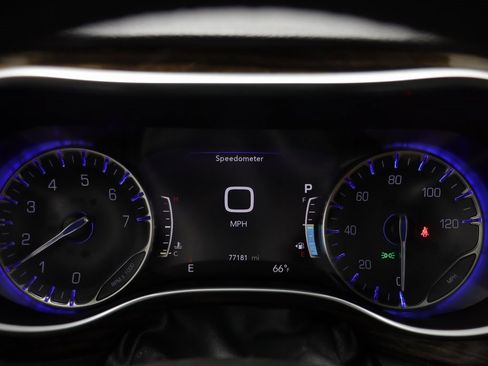 Used 2021 Chrysler Pacifica Pinnacle image 8