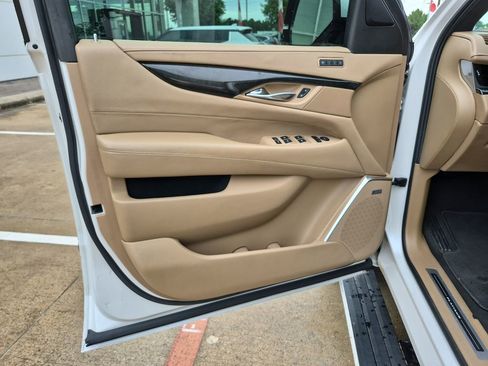 Used 2018 Cadillac Escalade Platinum image 46