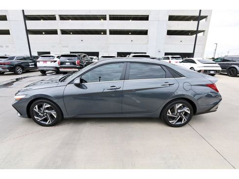 Certified 2025 Hyundai Elantra SEL image 6