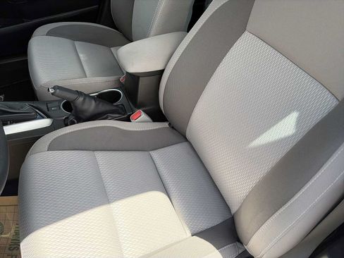Used 2017 Toyota Corolla LE FWD image 13