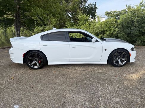 Used 2019 Dodge Charger SRT Hellcat w/ Navigation & Travel Group RWD image 3