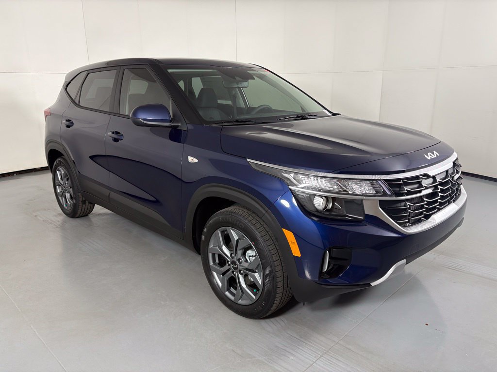 New 2026 Kia Seltos LX FWD image 2