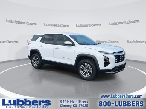 Used 2025 Chevrolet Equinox LT image 2