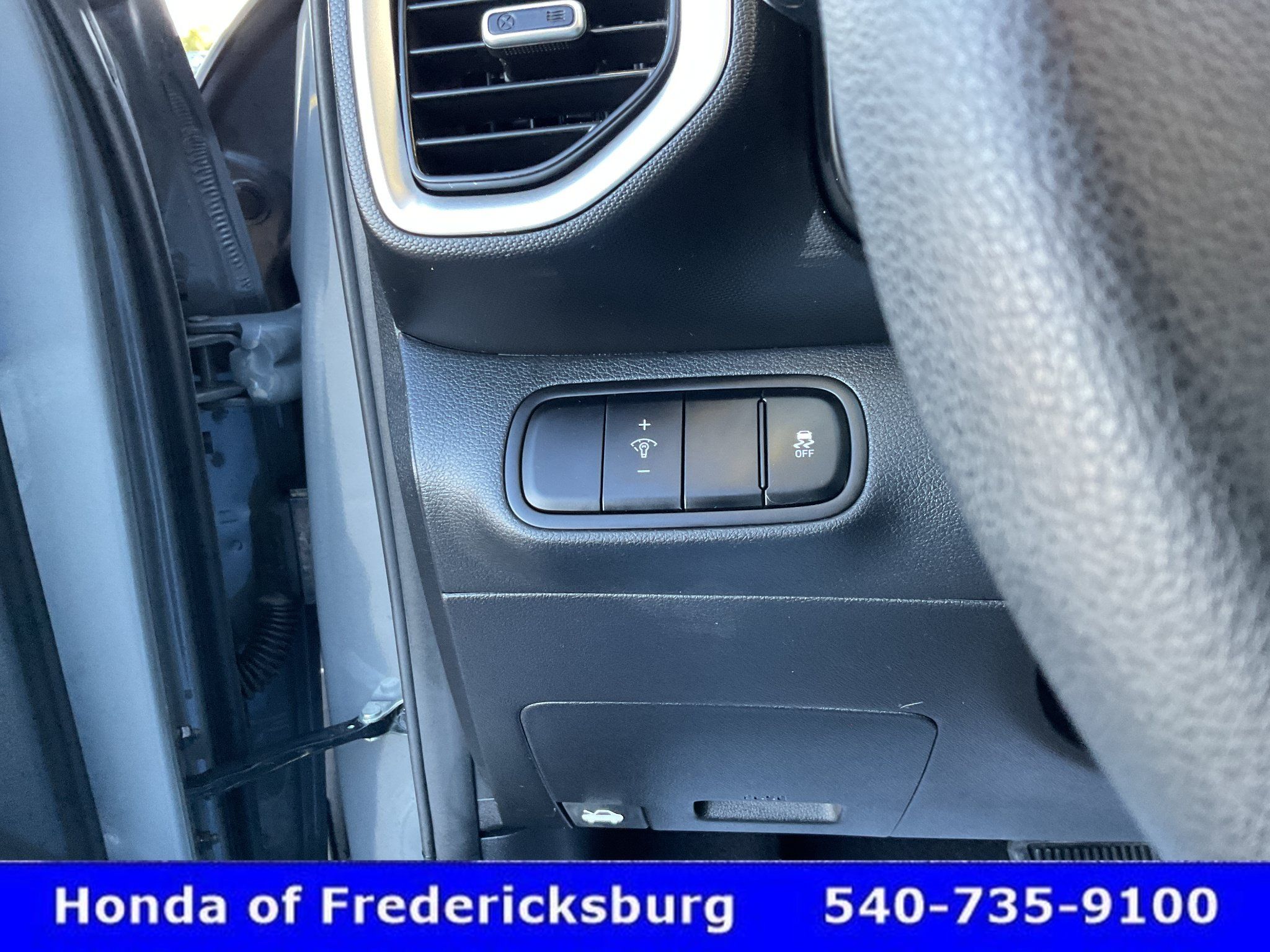 Used 2023 Hyundai Venue SE FWD image 38