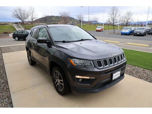 Used 2018 Jeep Compass Latitude w/ Popular Equipment Group image 3