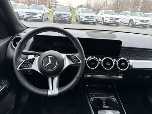 Used 2026 Mercedes-Benz GLB 250 4MATIC image 12