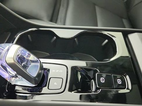 Used 2026 Volvo XC40 B5 Plus w/ Climate Package AWD/4WD image 17