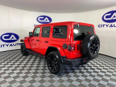Used 2025 Jeep Wrangler Unlimited Sahara AWD/4WD image 5