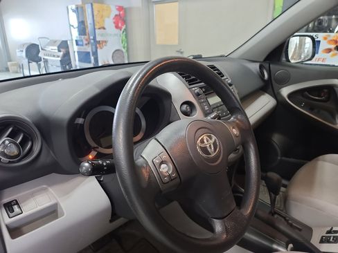Used 2011 Toyota RAV4 4WD image 6