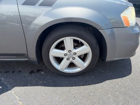 Used 2013 Dodge Avenger SE FWD image 12
