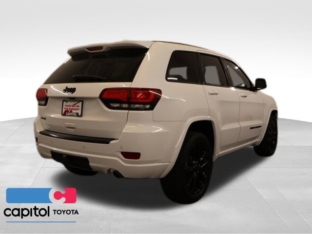 Used 2017 Jeep Grand Cherokee Altitude AWD/4WD image 2