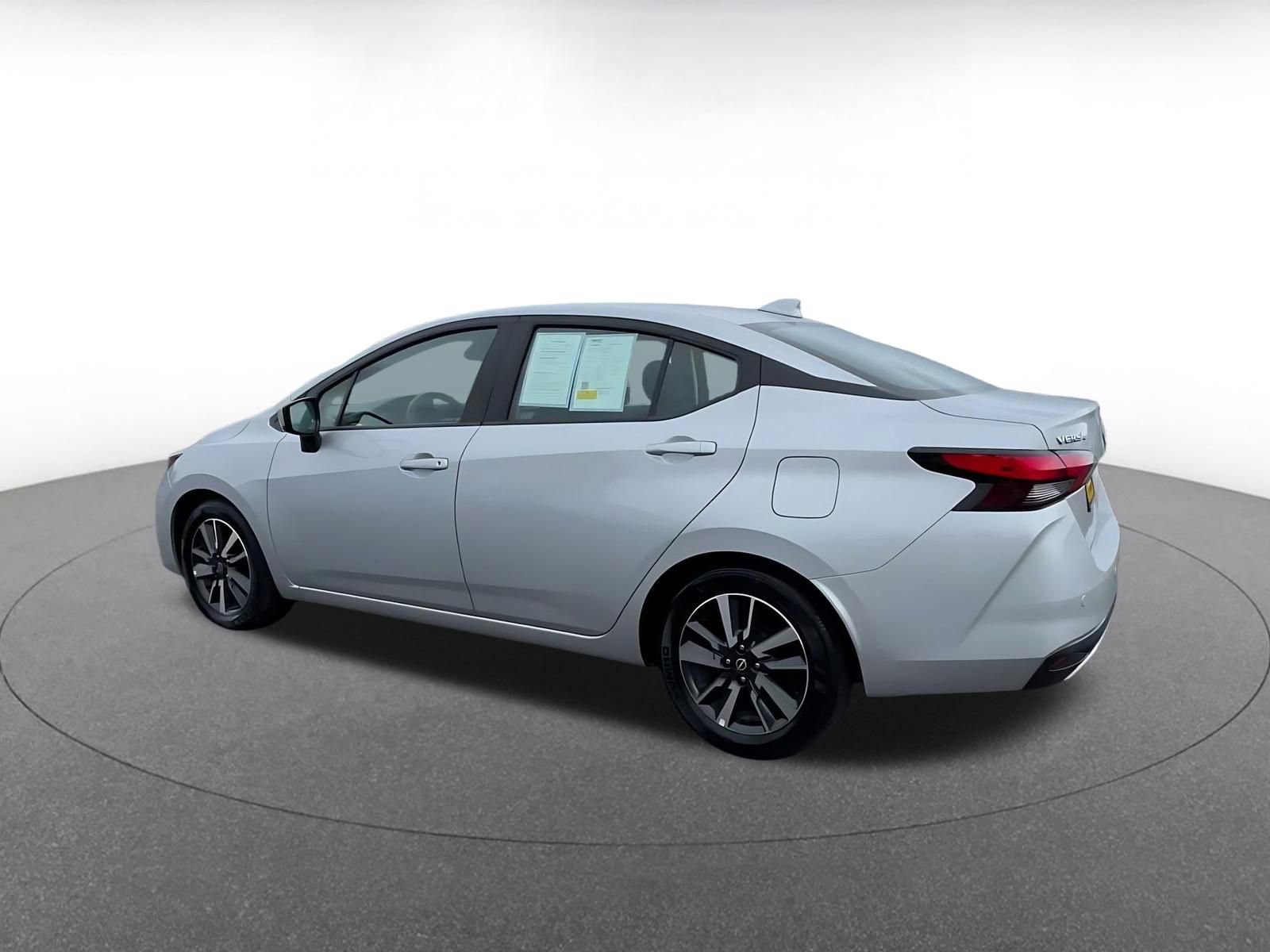 Used 2025 Nissan Versa SV FWD image 9