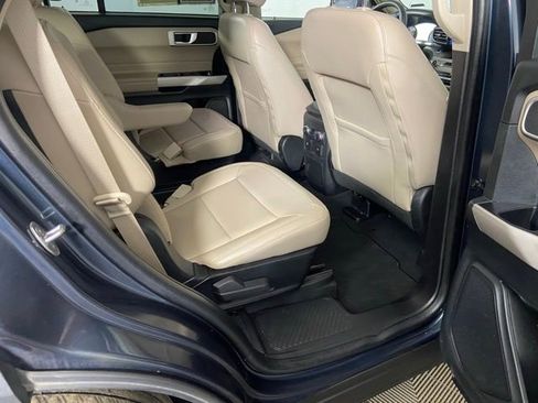 Used 2022 Ford Explorer XLT w/ Equipment Group 202A image 14