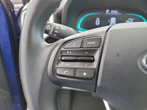 Used 2025 Hyundai Venue SEL FWD image 21