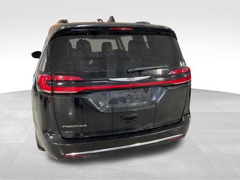 Used 2022 Chrysler Pacifica Touring-L image 6