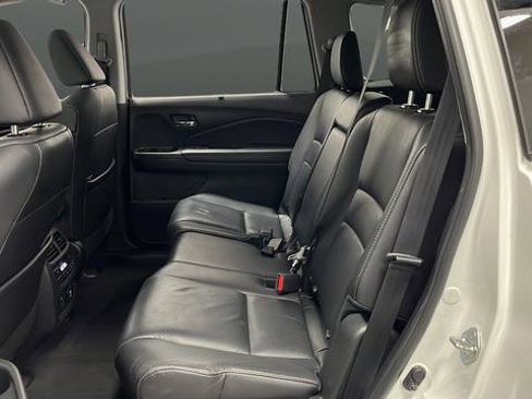 Used 2020 Honda Pilot Touring image 23