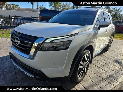 Used 2025 Nissan Pathfinder Platinum w/ Cargo Package image 9