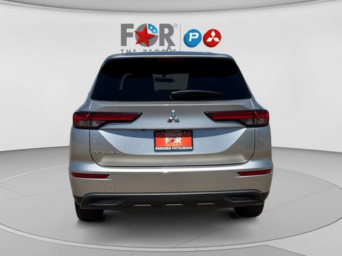 Used 2022 Mitsubishi Outlander ES FWD image 4