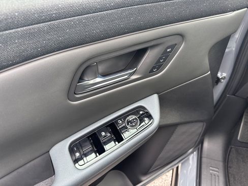 New 2026 Nissan Leaf Platinum+ image 12