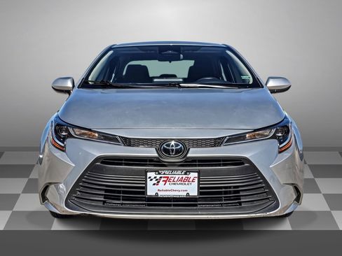 Used 2024 Toyota Corolla LE image 2