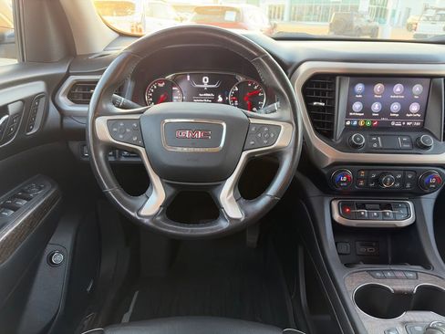 Used 2022 GMC Acadia Denali w/ Denali Technology Package FWD image 12