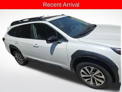 Used 2023 Subaru Outback Premium AWD/4WD image 3