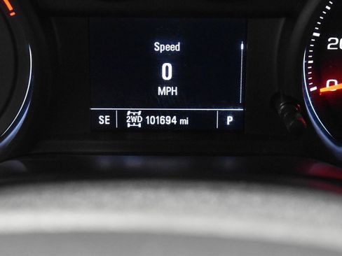 Used 2020 Chevrolet Silverado 1500 Custom w/ Custom Value Package image 19