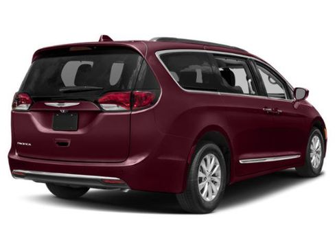 Used 2018 Chrysler Pacifica Touring-L FWD image 3