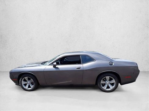 Used 2017 Dodge Challenger SXT RWD image 2