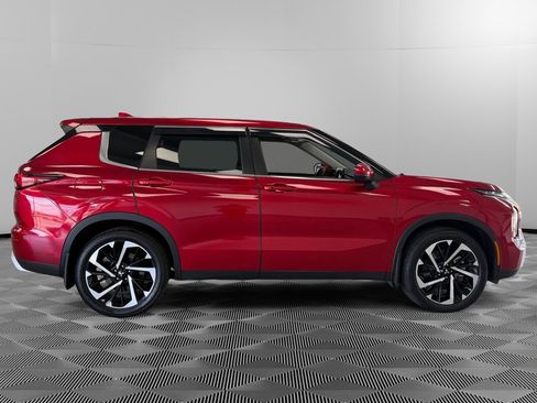 Used 2023 Mitsubishi Outlander SE image 9