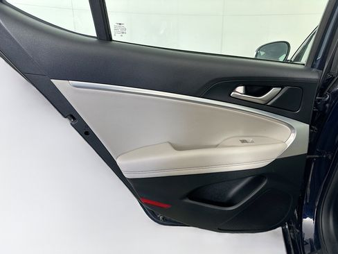 Used 2023 Genesis G70 2.0T image 26