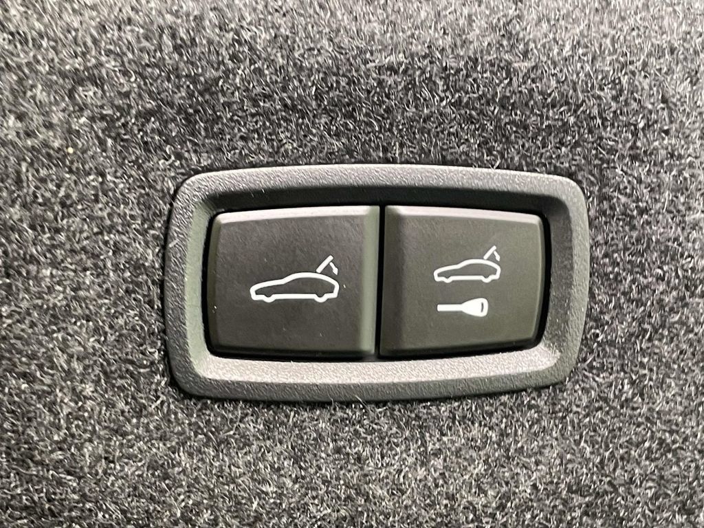 Certified 2025 Porsche Taycan 4S AWD/4WD image 21