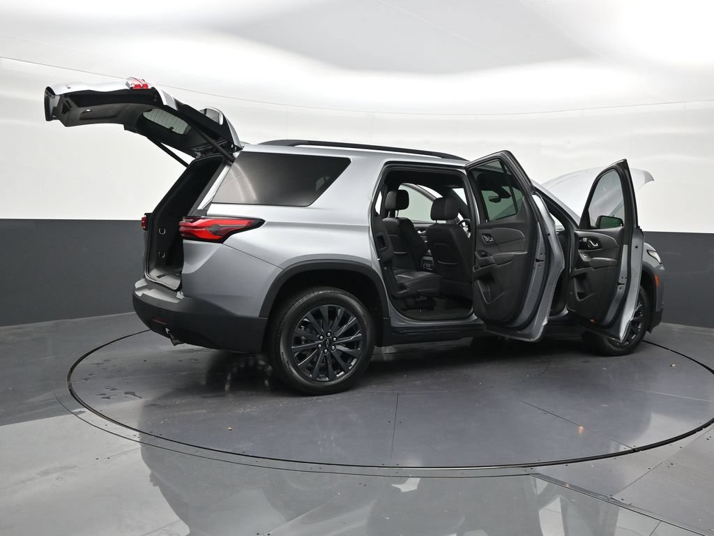 Used 2023 Chevrolet Traverse RS FWD image 34