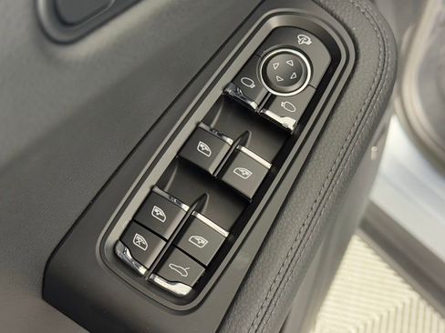 New 2026 Porsche Macan image 27