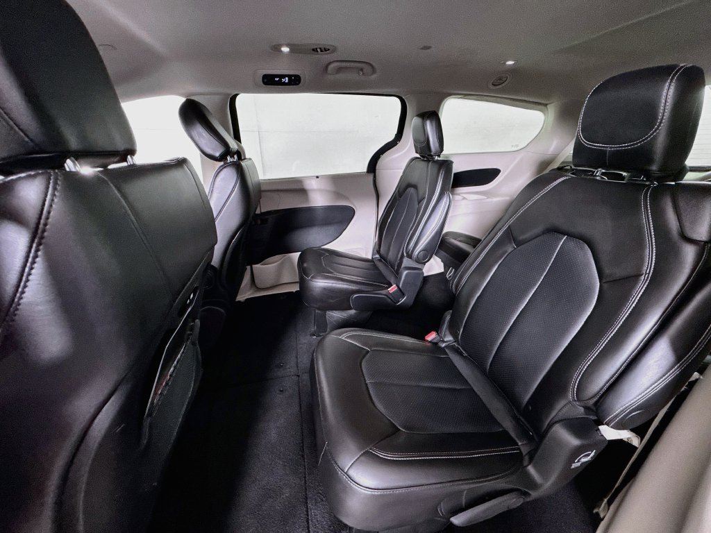 Used 2024 Chrysler Pacifica Touring-L FWD image 23