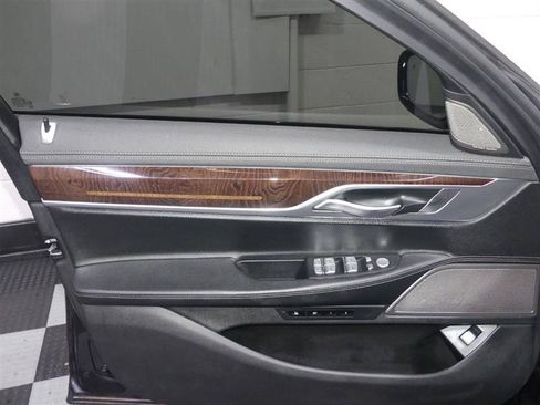 Used 2019 BMW 740i xDrive w/ M Sport Package AWD/4WD image 18