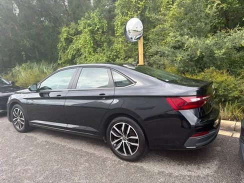 Used 2025 Volkswagen Jetta SE FWD image 3